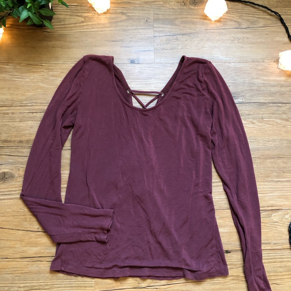 Long Sleeved T-Shirt with Crossing Back